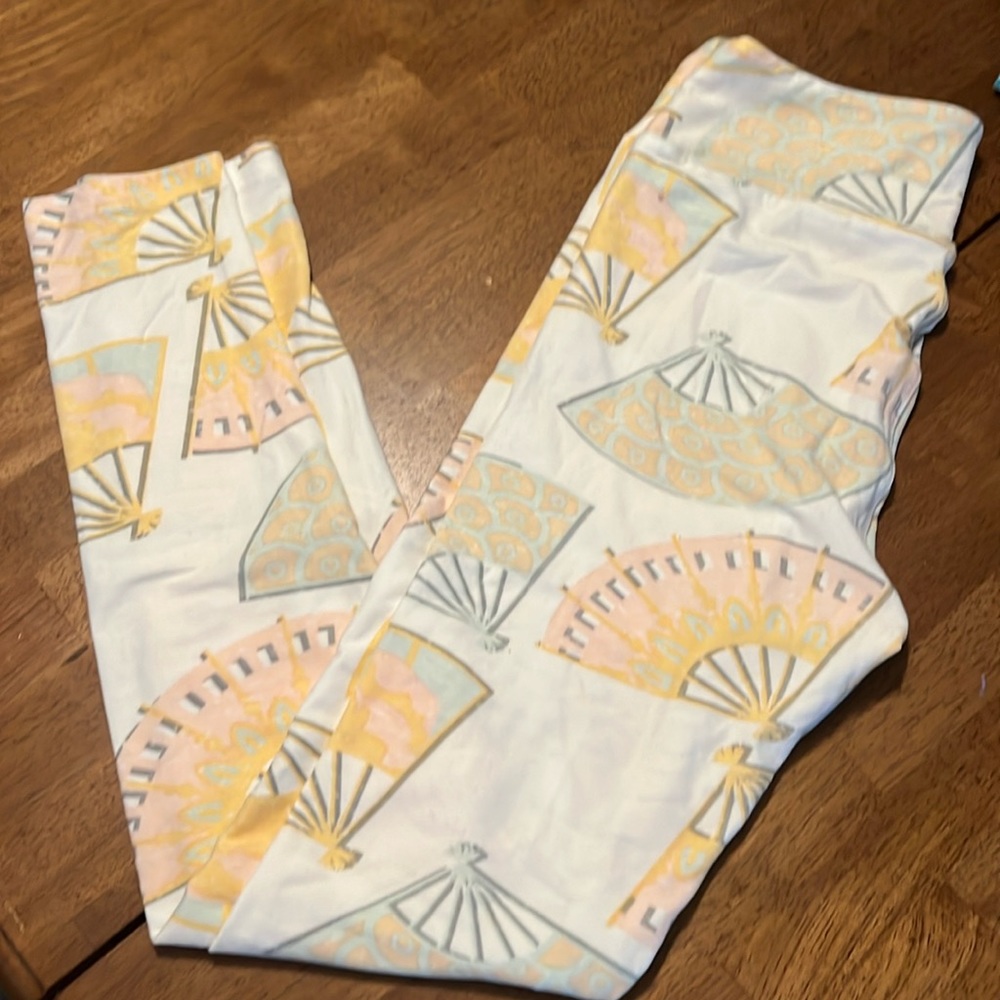 Lularoe OS leggings. Run small. Never worn.
